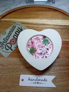 Vela en forma de corazón con aroma a rosas
