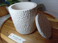 Bote artesanal con relieve L