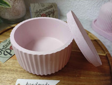 Caja redonda con tapa artesanal